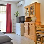 Climatise Avec Balcon Et Parking Privatif, A 100m De La - - Fr-1-251-352 * Le Lavandou