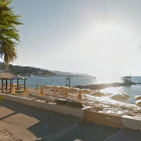 Daire Climatise Avec Balcon Et Parking Privatif, A 100m De La - - Fr-1-251-352