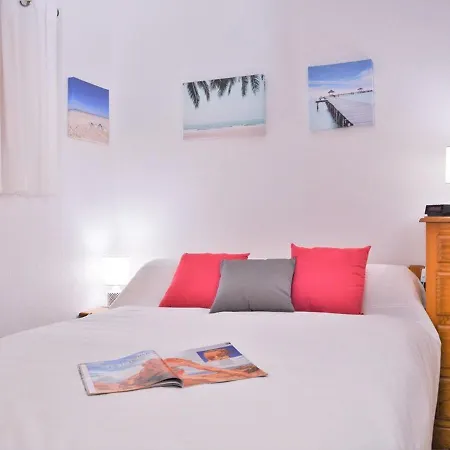 Climatise Avec Balcon Et Parking Privatif, A 100m De La - - Fr-1-251-352 Daire *
