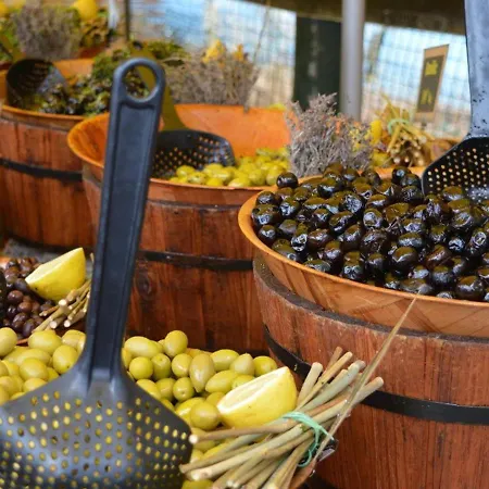 Climatise Avec Balcon Et Parking Privatif, A 100m De La - - Fr-1-251-352