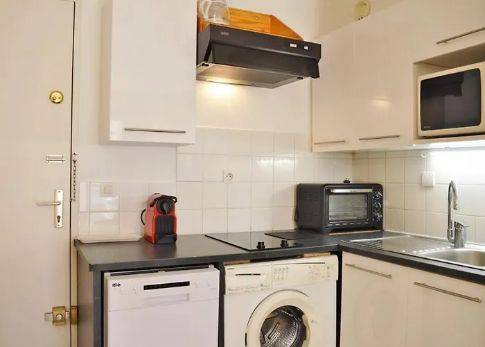 Climatise Avec Balcon Et Parking Privatif, A 100m De La - - Fr-1-251-352 Apartman *