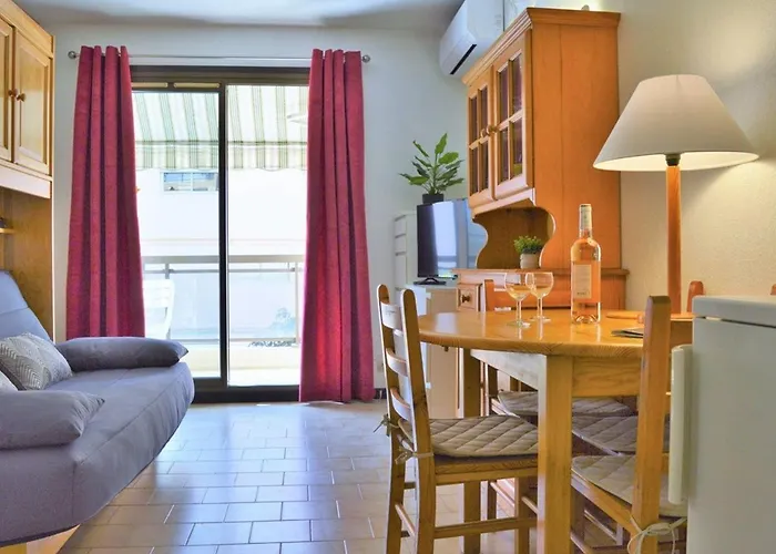 Climatise Avec Balcon Et Parking Privatif, A 100m De La - - Fr-1-251-352