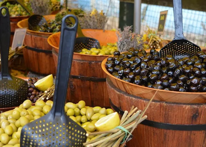 Climatise Avec Balcon Et Parking Privatif, A 100m De La - - Fr-1-251-352